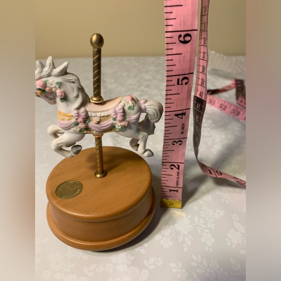 EUC/GUC Ceramic Carousel Unicorn, Musical, Wood Wind-Up Turntable, Vintage - Picture 10 of 10